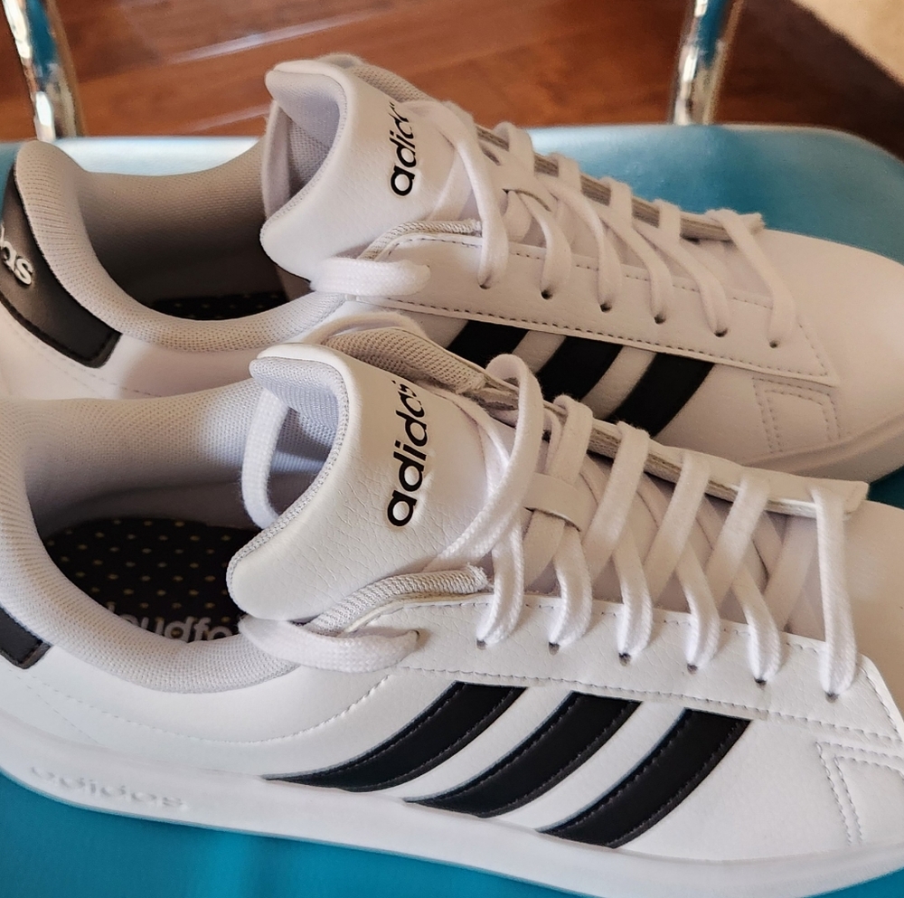 Adidas Cloudfoam Advantage White Black size 8